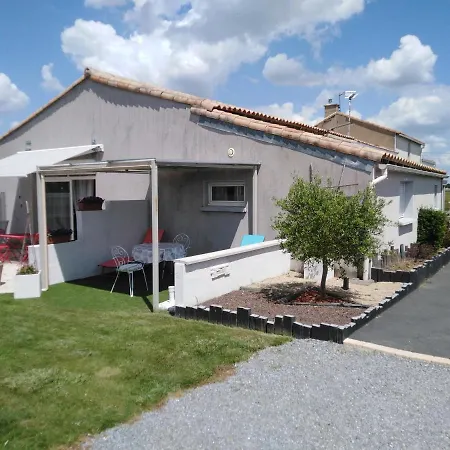 D'hotes Les Turpinieres Bed & Breakfast *